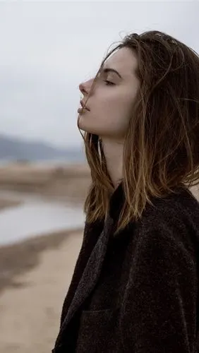 悲伤的女孩,黑色外套 640x1136 iphone 5/5s/5c/se 壁纸,图片,背景