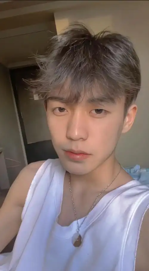 余庆伟壁纸请查收今日份帅气