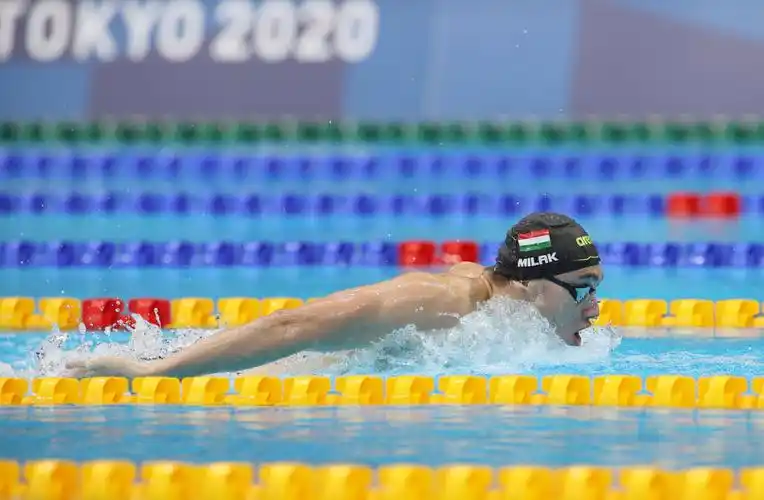 游泳——男子200米蝶泳决赛:匈牙利选手夺冠