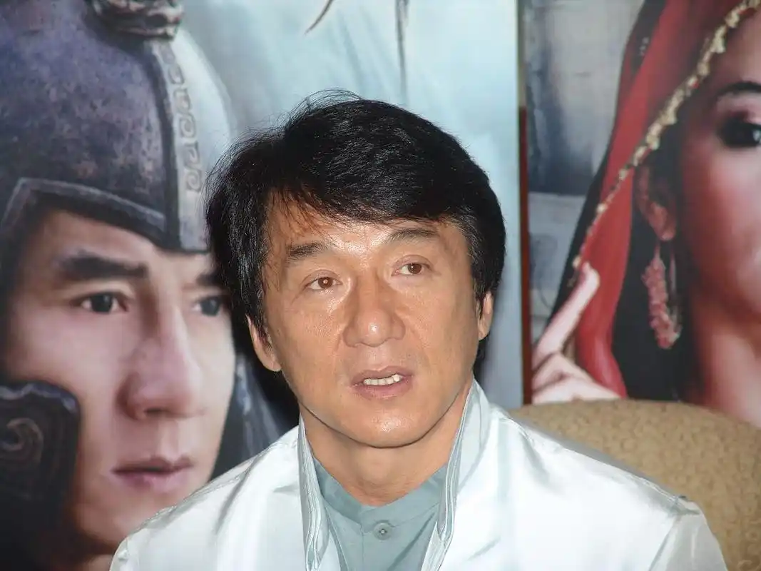 成龙大哥70岁啦!这位功夫巨星,60多年影坛征程创造无数传奇.