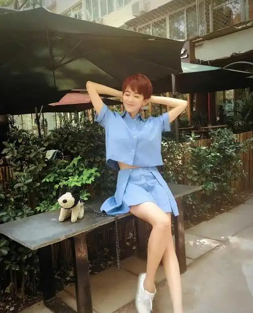 姜妍火辣身材引热议穿最大码泳衣仍难掩魅力志玲姐姐竟直言羡