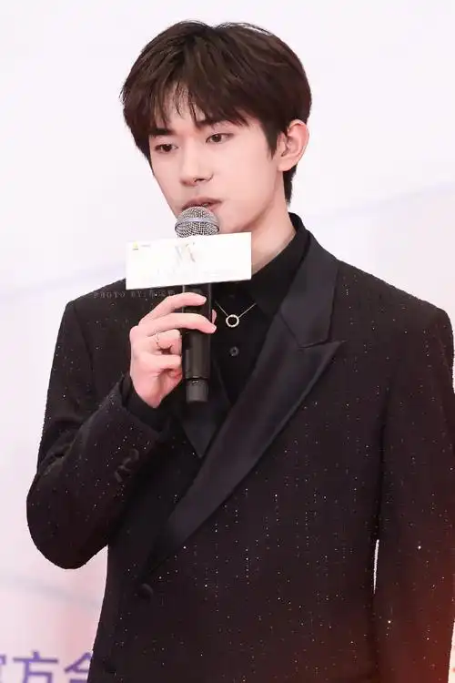 易烊千玺超话#易烊千玺透露将有音乐作品问世##中国电影大数据盛典