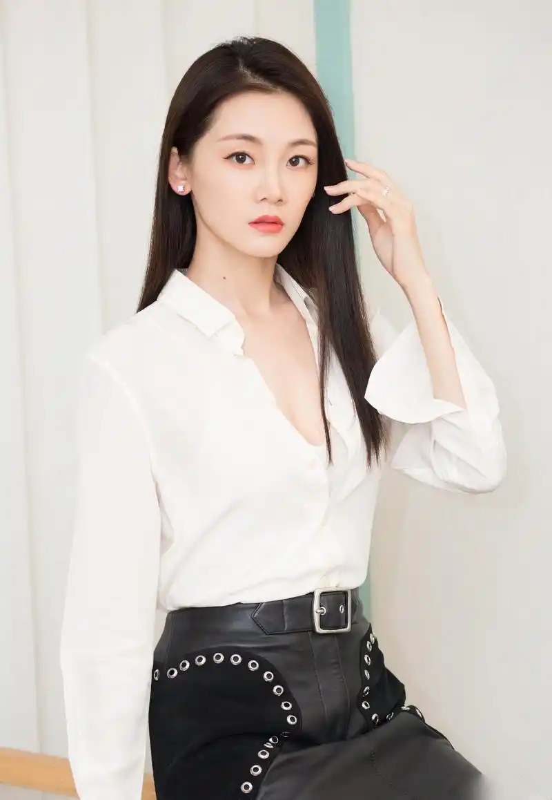 苗苗清新性感爆乳写真图片45