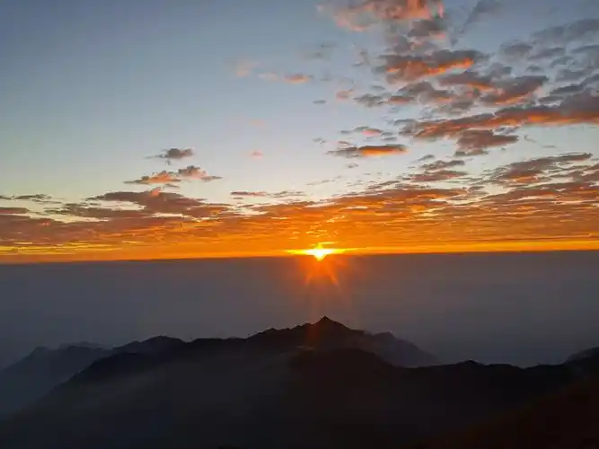登武功山金顶峰,赏云海日出日落