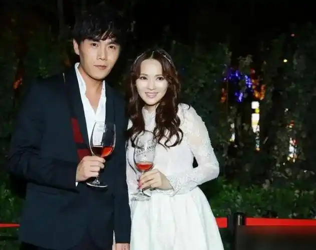 伊能静秦昊婚姻年龄差距难掩甜蜜本质