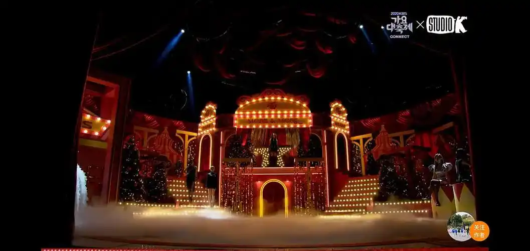 挂有舞台布景吗