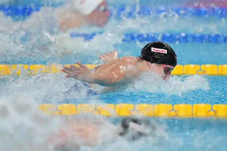 游泳女子100米蝶泳决赛赛况