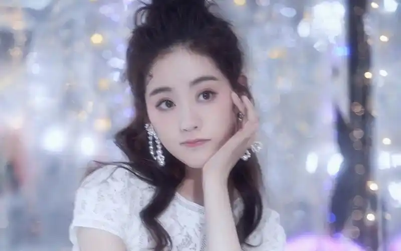 祝绪丹甜美元气写真桌面壁纸