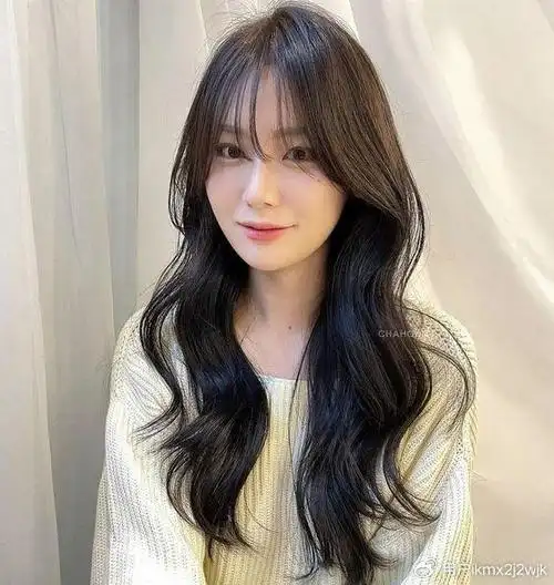 国字脸女士发型别乱整,试试这几种烫发,好看时尚显气质