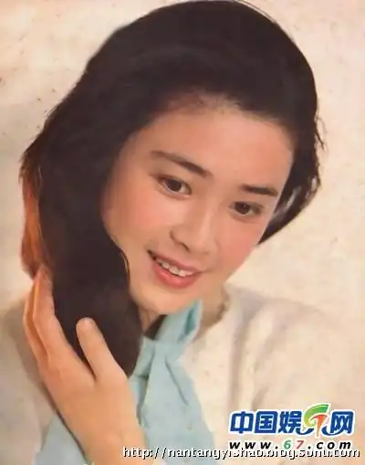 傅艺伟80年代青涩时髦照曝光 妖艳演妲己独树一帜(图)