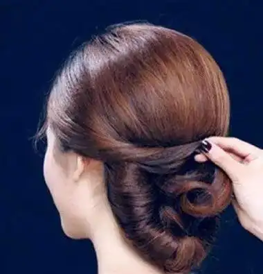 简单好看的新娘盘发,平时也可以扎哦