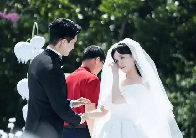 张檬晒照为老公金恩圣庆生,深情拥吻超浪漫插图7