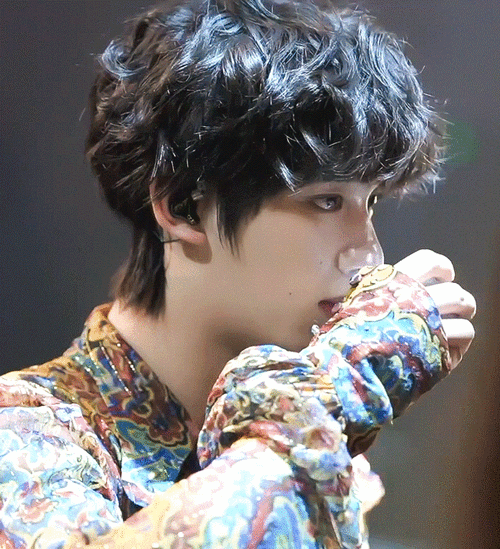 刘耀文:狼尾 长腿宋亚轩:海胆头 开水壶(对不起下次还敢09)丁程鑫