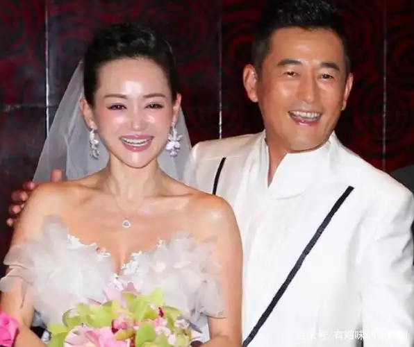 王志飞:48岁迎娶小14岁妻子,50岁喜当爸爸,两个孩子相差21岁