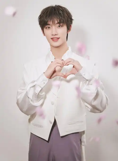 时代少年团丁程鑫镜头被删,时代峰峻回应太气人,让粉丝不要维权