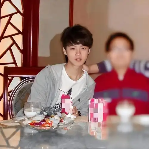 一张照片,戳穿了鹿晗的"尴尬",陈道明的话,总算有人信了!