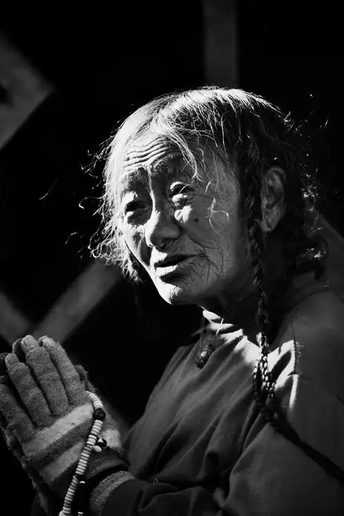 信仰的力量(一组人文记实黑白照片!欢迎学习交流) - 美篇