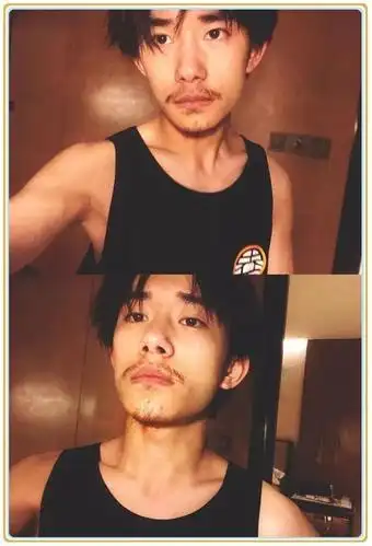 看了薛之谦胡渣照,再看看易烊千玺,才知道男人和男孩差距有多大