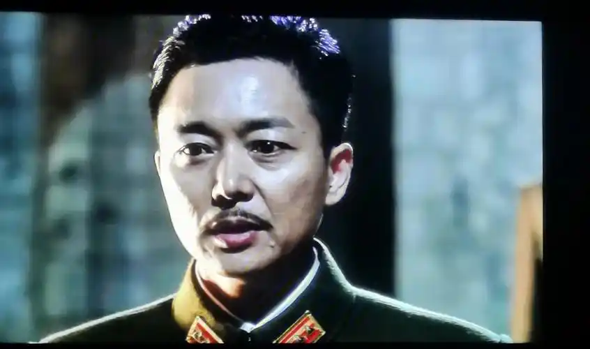 伪装者泪目,明台和老师在军校告别的这一幕