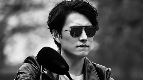 勒东机车照壁纸