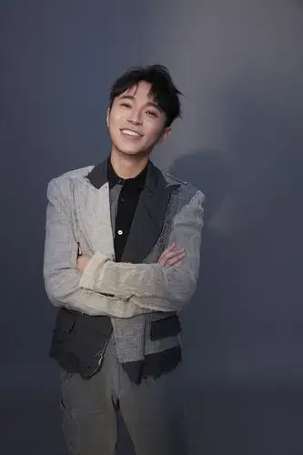 群星无预警表白吴青峰 吴青峰《巴别塔庆典概念展》7/5揭幕_微博