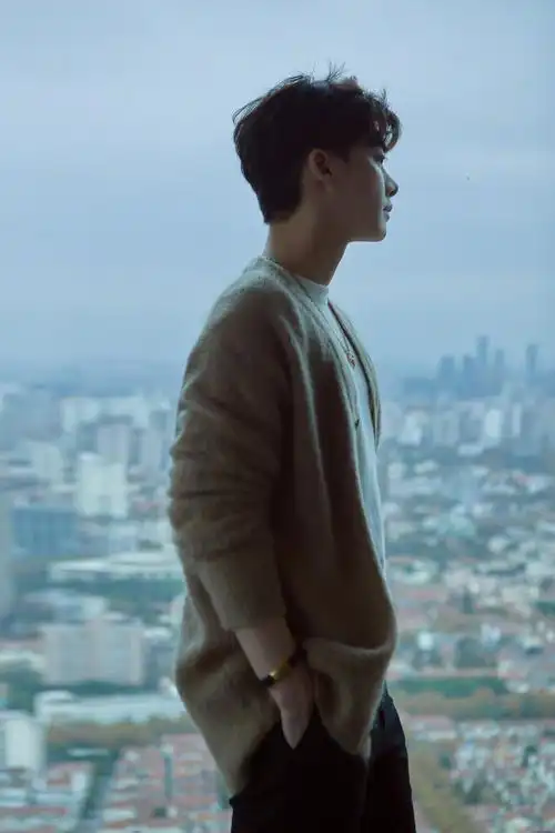 李易峰冬日温柔气质写真