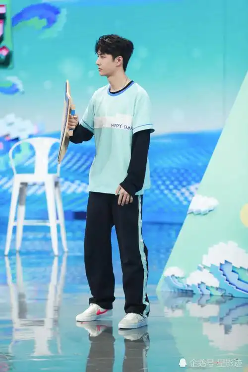 王一博快乐大本营帅图合集,别忘了今晚看游戏王玩游戏哦