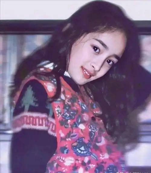 杨幂结婚后依旧美貌