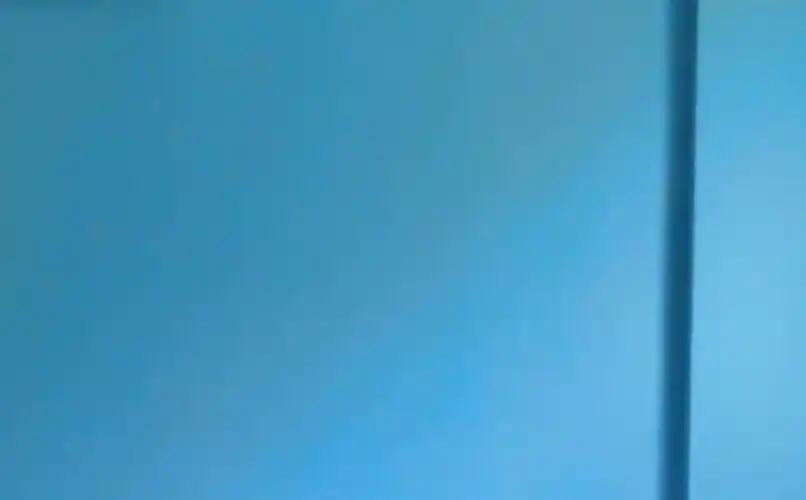 求助湖蓝色的一面卧室背景墙