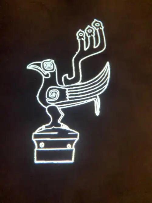 三星堆神鸟面具