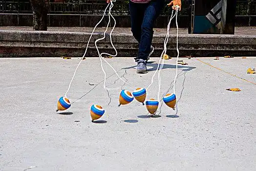 中国的传统玩具,木头制陀螺,是古老的童玩