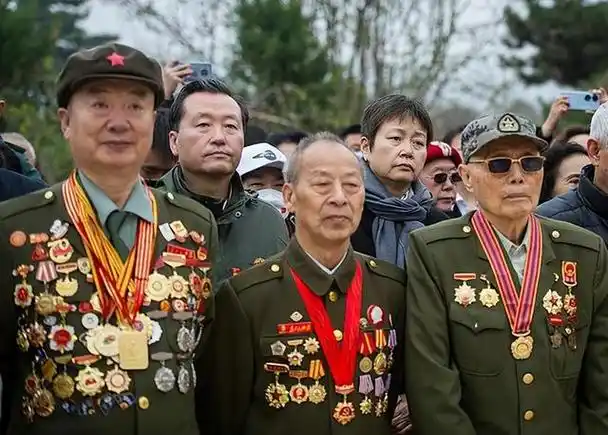 北京八宝山革命公墓清明爱国主义联合祭扫活动举办