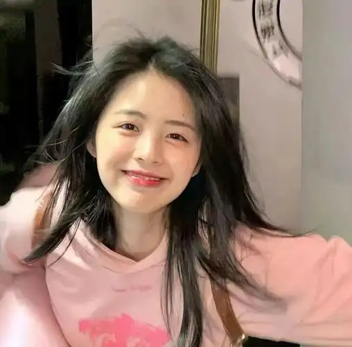 求美女笑起来超甜的头像