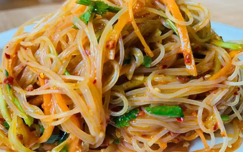 凉拌菜高手教你制作酸辣爽口的凉拌粉丝 吃了会让你念念不忘_哔哩哔哩