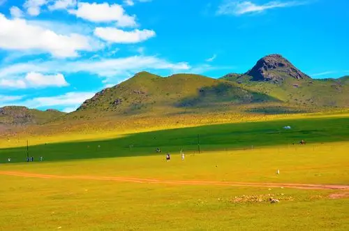 扎鲁特旗山地草原,有一种前世今生的美感,你好像在哪儿见过