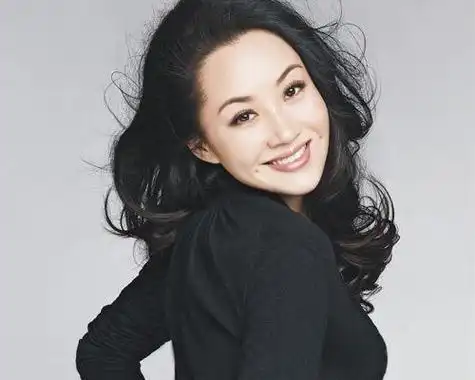 许晴说过自己想要一个灵魂伴侣,不想将就,但她还是相信爱情.