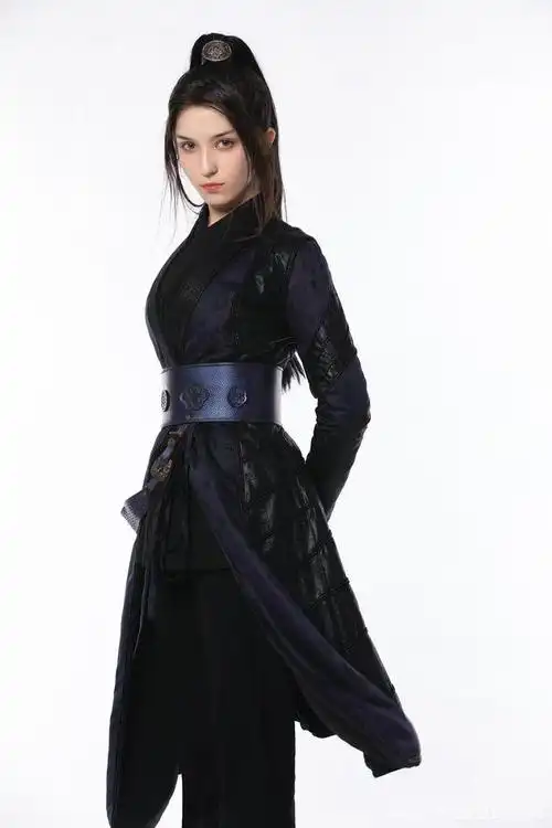 演员古丽米热古风写真曝光 眉眼盈盈秀色可餐