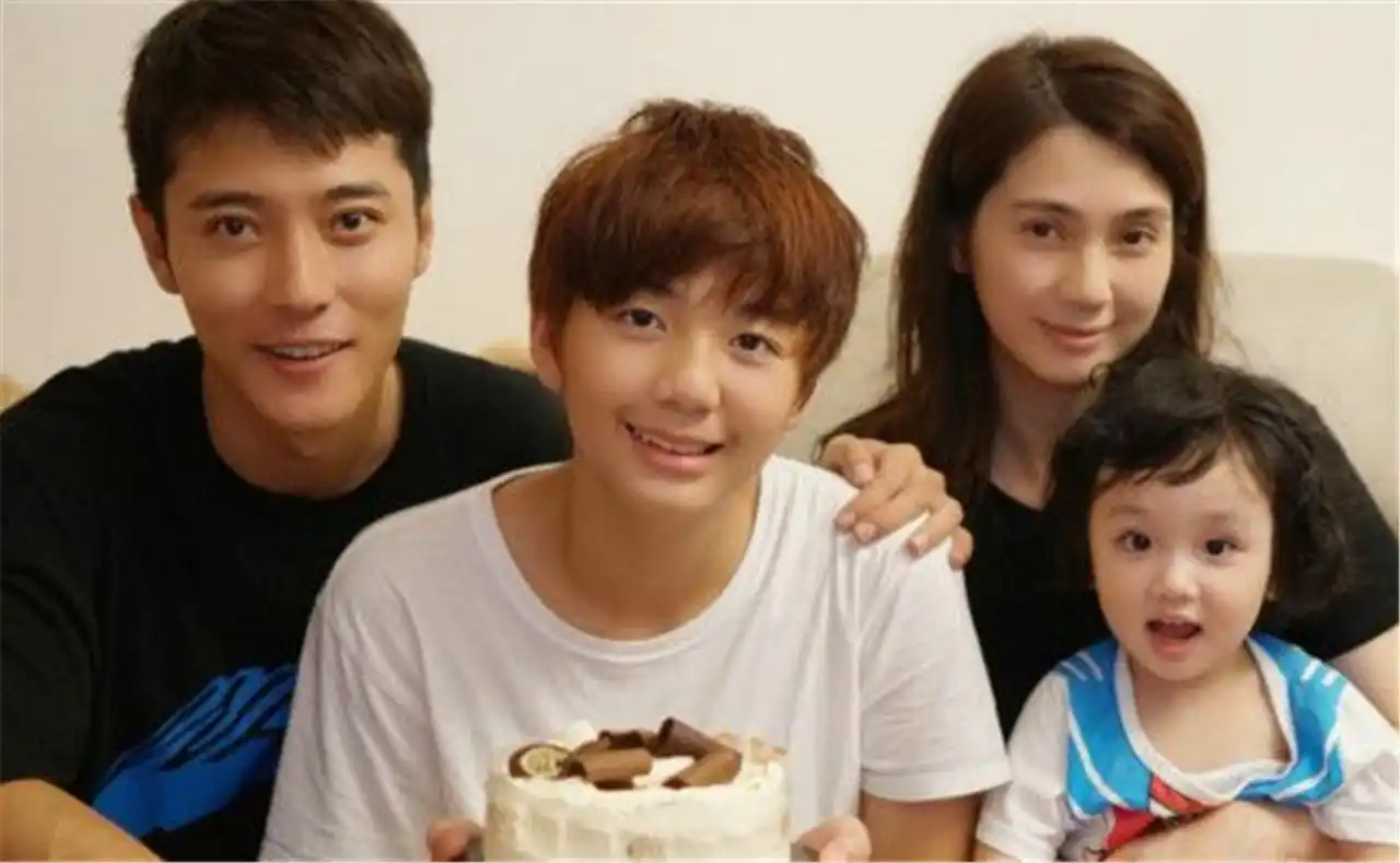 张镐濂出道,生父莫少聪发文似隔空喊话:多努力少自拍