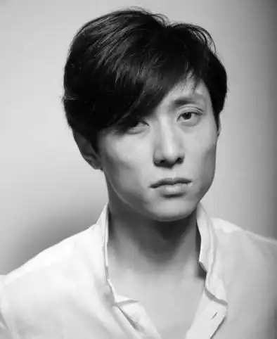 王玮自爆与闫妮亲密合影的三大原因