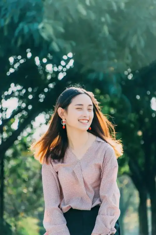 日系小清新美女阳光户外写真高清图片