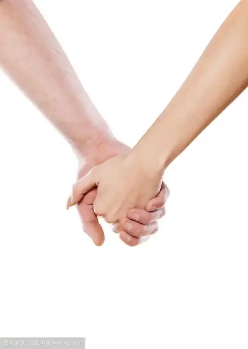 男女手牵着手