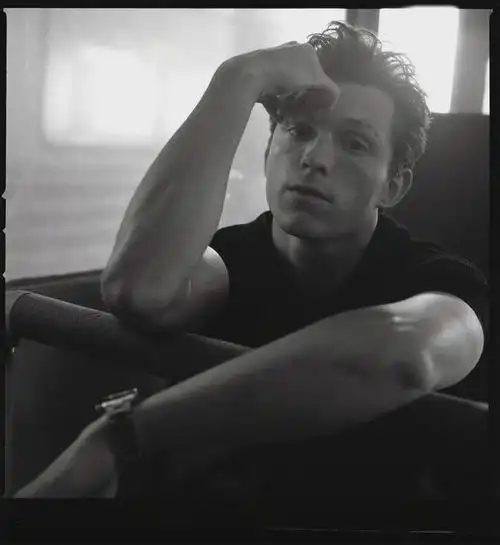 组图小鲜肉变肌肉男蜘蛛侠汤姆赫兰德绅士风杂志大片