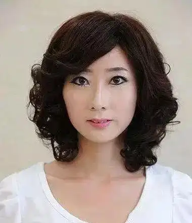 50至60岁长方形脸适合留什么发型