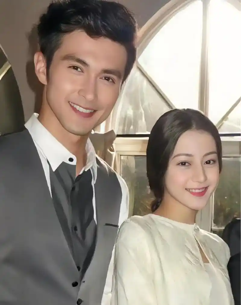 早期的高伟光和迪丽热巴真的很有cp感,两个人的气质太豪门了,看起来像