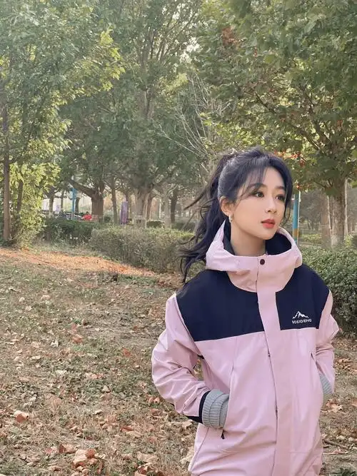 女星杨紫魅力造型:灵动可爱,美丽大方