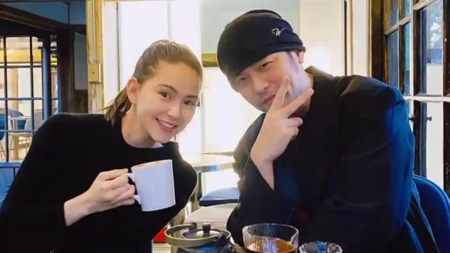 昆凌晒和周杰伦最新合影发文谢谢二姐掌镜周杰伦周杰伦歌迷会