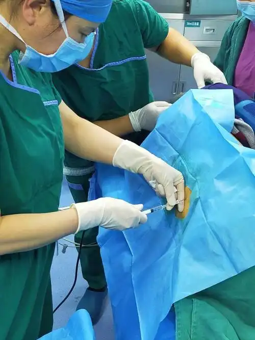 在股神经阻滞无痛下做腰椎穿刺时患者给予了很好的配合