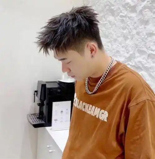 前刺发型,绝对可以笑着出理发店的短发,不知道该怎么剪头发的可以参考