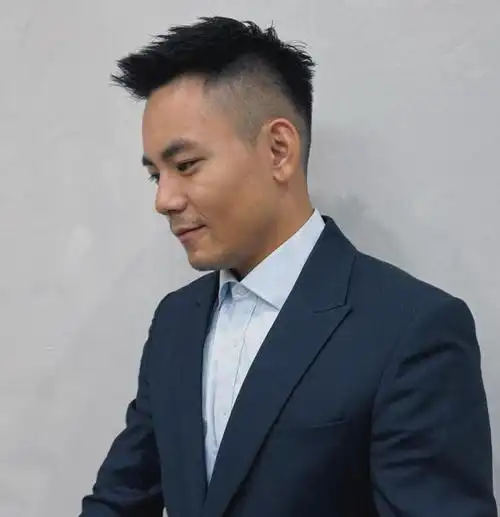 四十岁男人,建议剪这3款简单"露额"发型,没有刘海更成熟帅气|短发