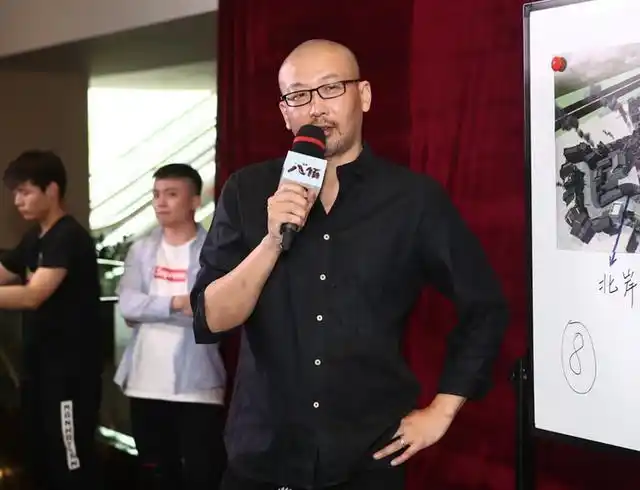 管虎和王中磊出席发布会,现场大谈电影心得